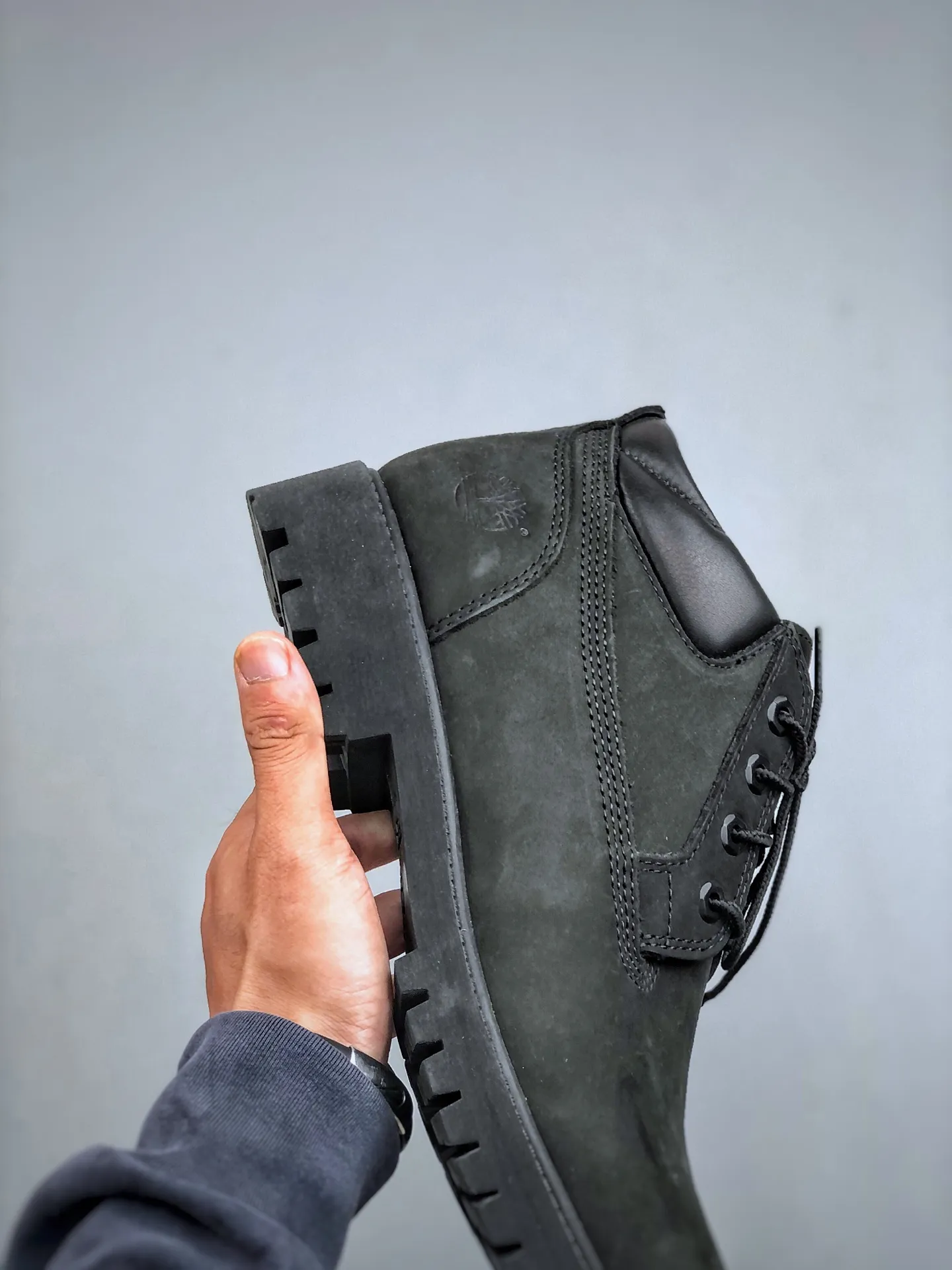 Local self-pickup💰700 supports store placement, pure and original top quality, one-to-one original development version, Timberland, not bad at kicking/black low-tops 73537 Produced by the original channel of Zhongshan Baoyuan, the top-notch technology is newly upgraded, it can be called a genuine copy machine, the original imported waterproof leather, the original anti-counterfeiting label, the purple light can scan, the computer sewing line, the four lines in parallel, the horizontal folding, the dynamic water-repellent, the top genuine consistent injection molding Craftsmanship: Rubber non-slip outsole resists cold and cracks. Authentic and consistent all-leather collar/lining/sole. Equipped with anti-fatigue shock-absorbing honeycomb insole. Extremely comfortable. Full set of original packaging accessories (comes with shoelaces, eraser, and counter bag) Size: 39.5 40 41 42 43 44 45 One size larger